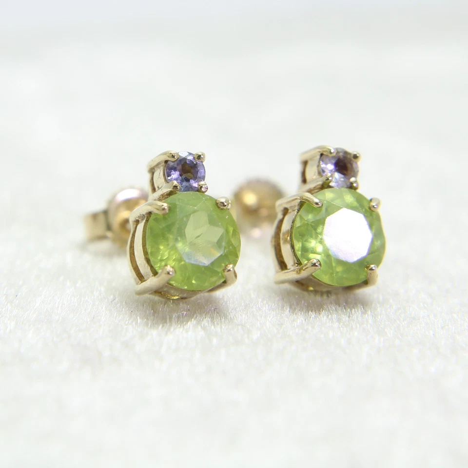 Preciosos aretes de peridoto y tanzanita de oro amarillo de 9 quilates Foto 2 de 4