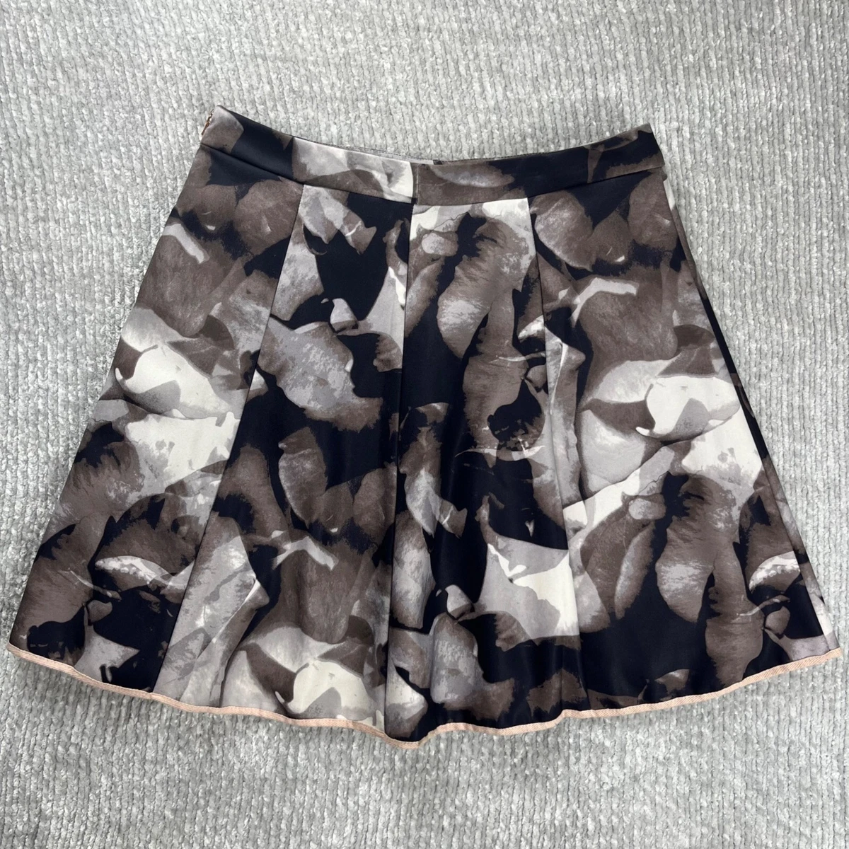 Mossimo Supply Skirt Woman 4 Gray Geometric Floral Camouflage Mini