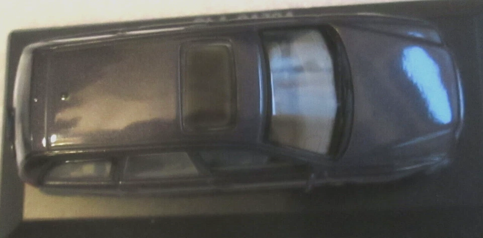 Wonderful MINICHAMPS-modelcar 1/43 VOLVO V40 1996 - violet metallic - lim.dition - Image 3 of 4