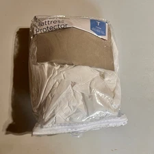 Sultan’s Linens Waterproof Matress Cover Zippered White Twin Size