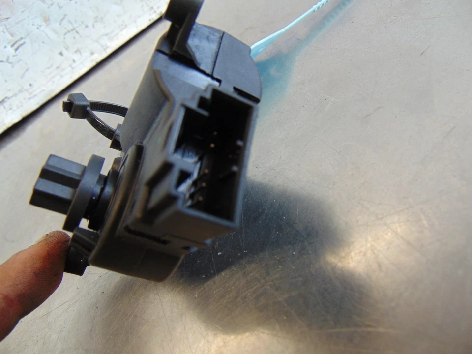 Actuador Alfa Romeo Calefactor Solapa Giulietta 10-15 3093813 Foto 4 de 4