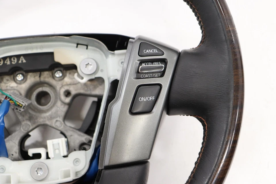 Nissan Titan XD 2019 volante de cuero con botón de interruptor OEM Foto 3 de 4