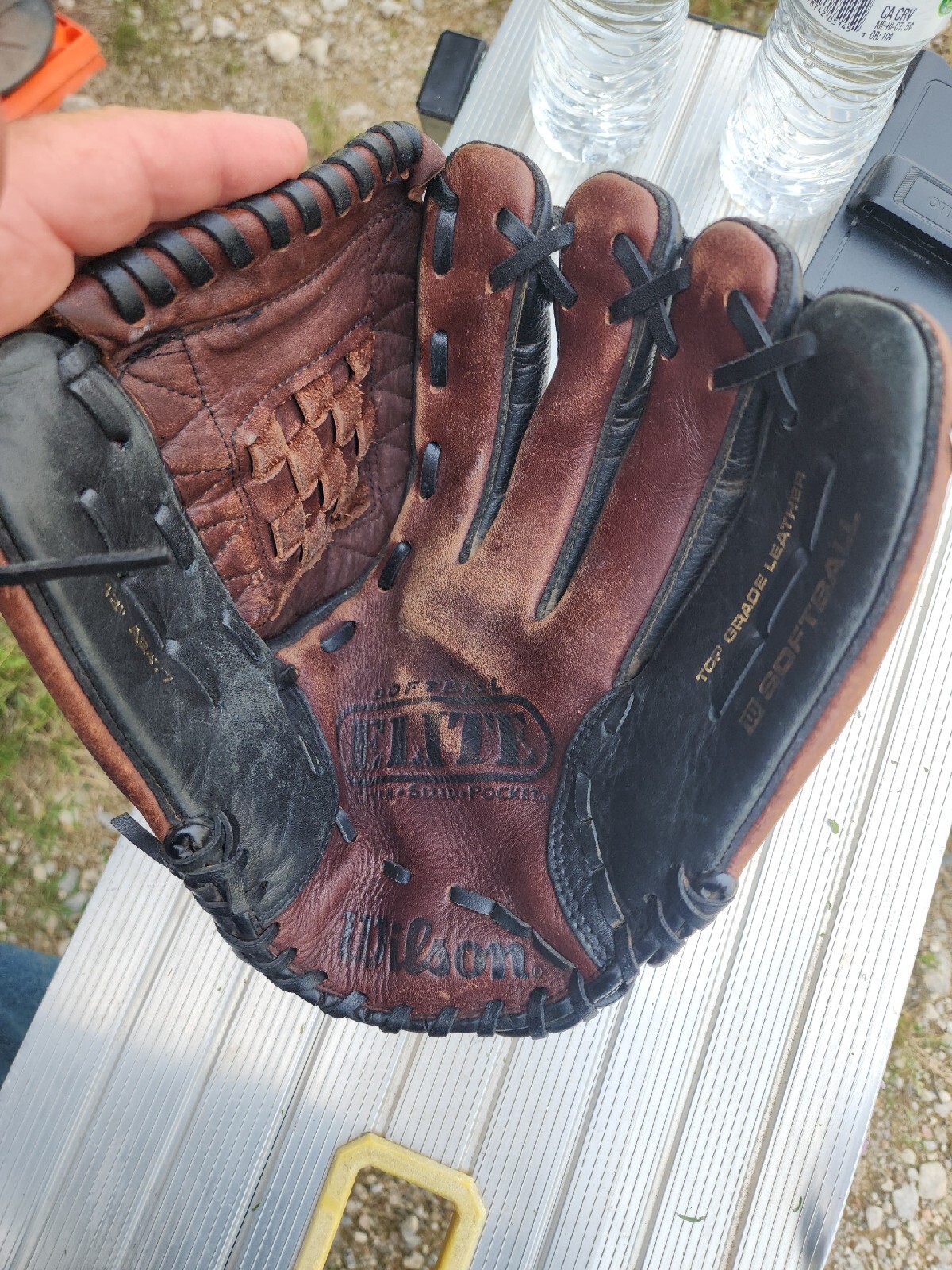 Wilson+Elite+A2477+1322+Leather+Softball+Glove+RHT+Black+Brown for