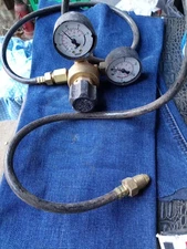 Harris gas shielding regulator for a welding torch (11777)