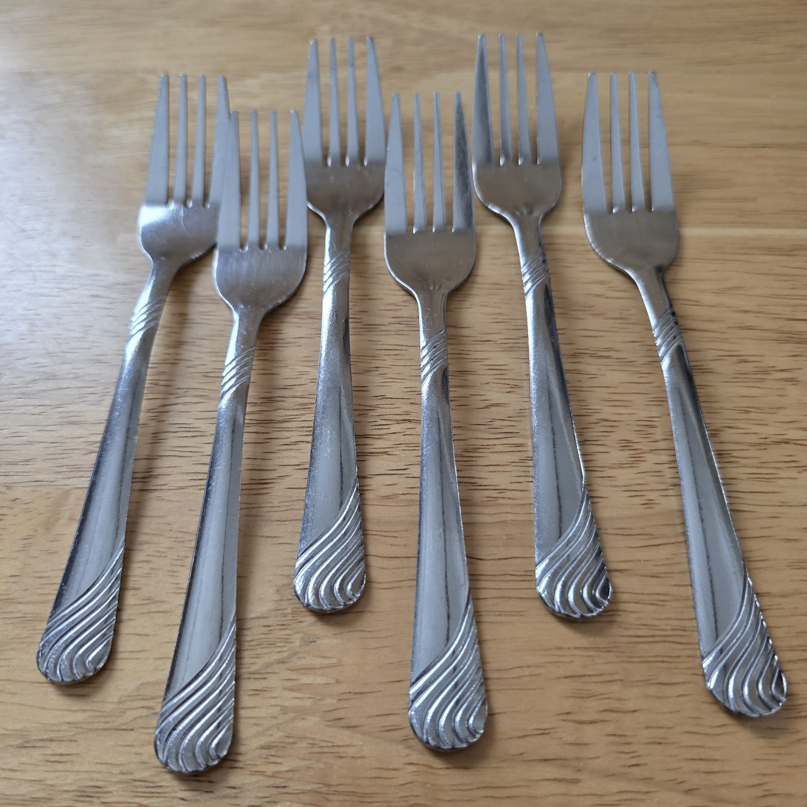6 1/8" Unbranded China Swirls/wavy Flatware