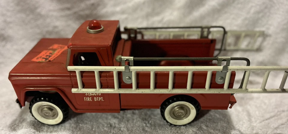 Structo Pressed Steel Structo Fire Dept. Fire Ladder Truck PICK UP TRUCK 1960’s - Image 4 of 4