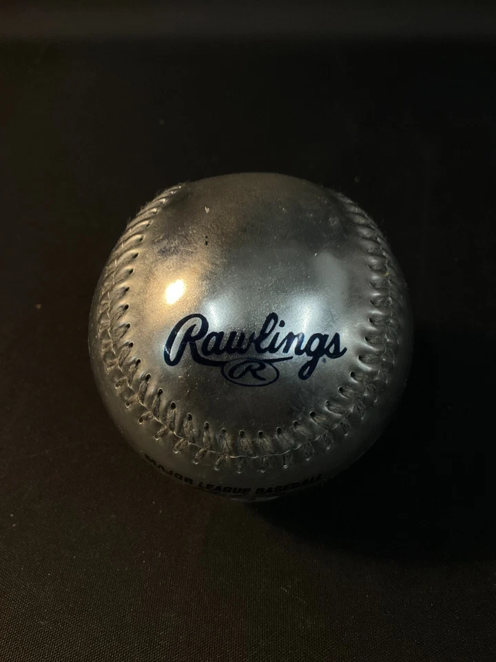 NY Yankees Derek Jeter Capitán Rawlings Plata Recuerdo Béisbol Coleccionable NUEVO Foto 3 de 4