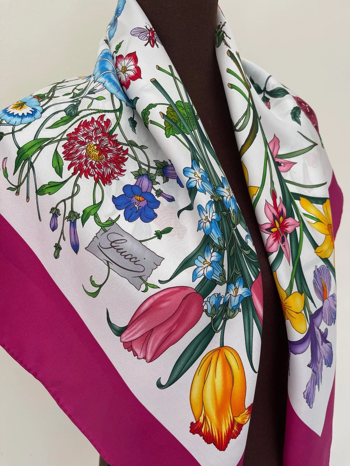 Neuf écharpe unisexe Gucci imprimé flore classique blanc multicolore soie rose sergé enveloppé