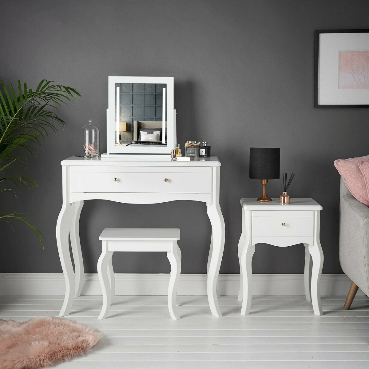 Bedside vanity table outlet