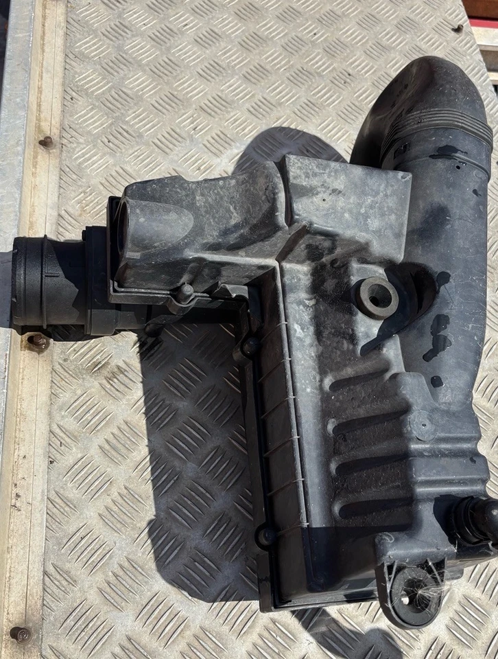 AUDI A3-S-Line 2011 -8P- 2,0 estándar completo ~ caja de filtro de aire ~ carcasa - lavado de cara Foto 3 de 3