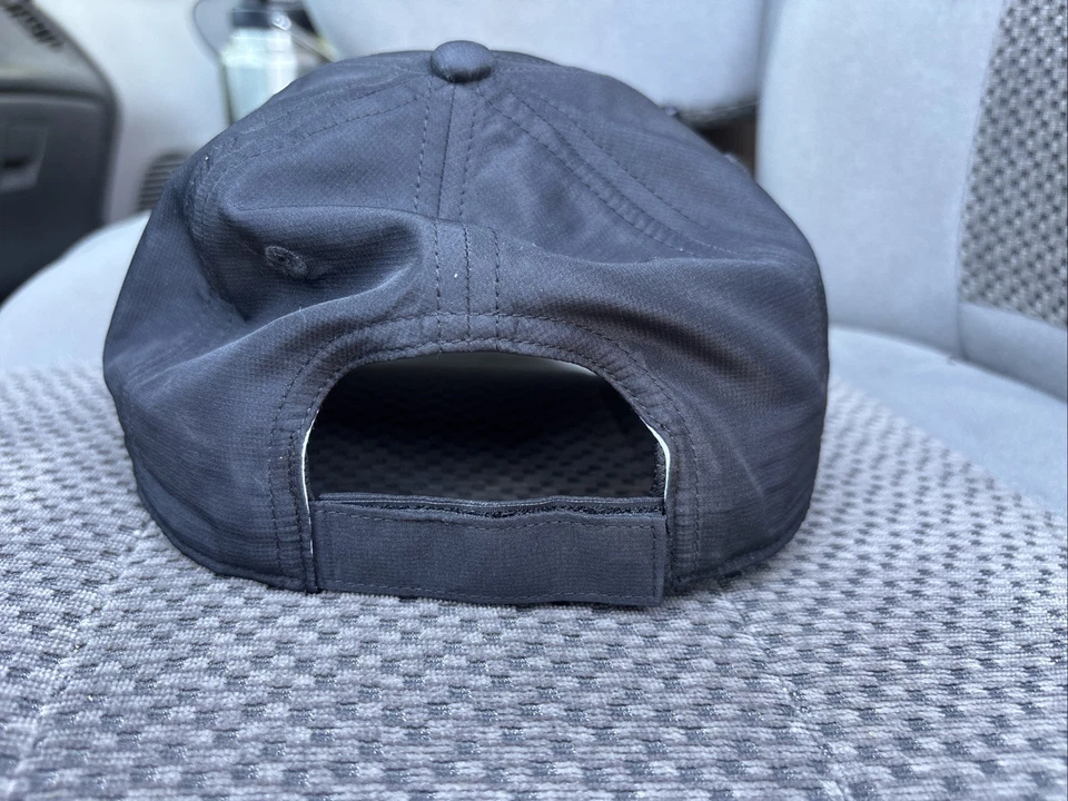 Taylor Made帽子 Silver Pennant标志 很少磨损和清洁 — 第 3/4 张图片