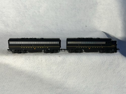 Stout Stewart/KATO F-7-A/B Phase I Late PENNSY Locos Both Powered - Picture 2 of 21