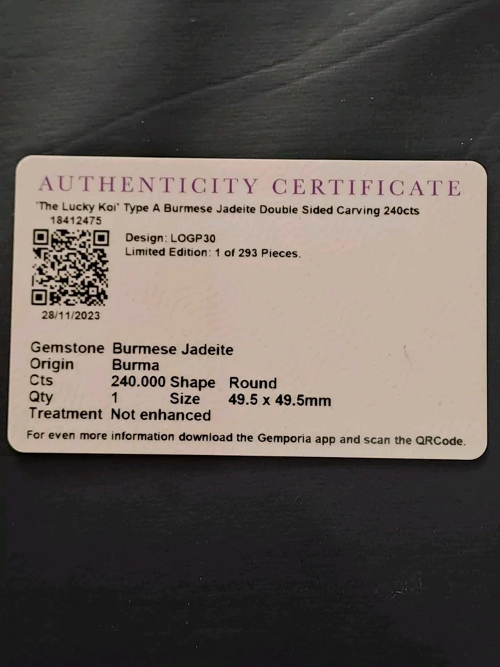 BURMESE 240ct GRADE A CERTIFIED GREEN JADEITE DOUBLE SIDE CARVED "THE LUCKY KOI" — 第 2/4 张图片