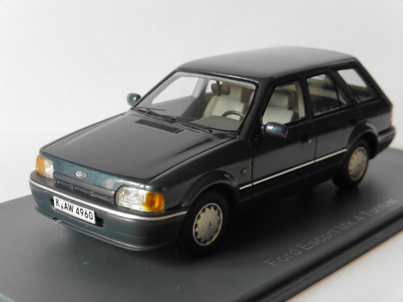 Ford Escort 1.6 GL MKIV Turnier 1986 miniature 1:43 Neo 44960 break bleu