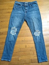 Levis 721 High Rise Skinny Leg Jeans Women 31 Waist 40.5 LengthLight Wash Ripped