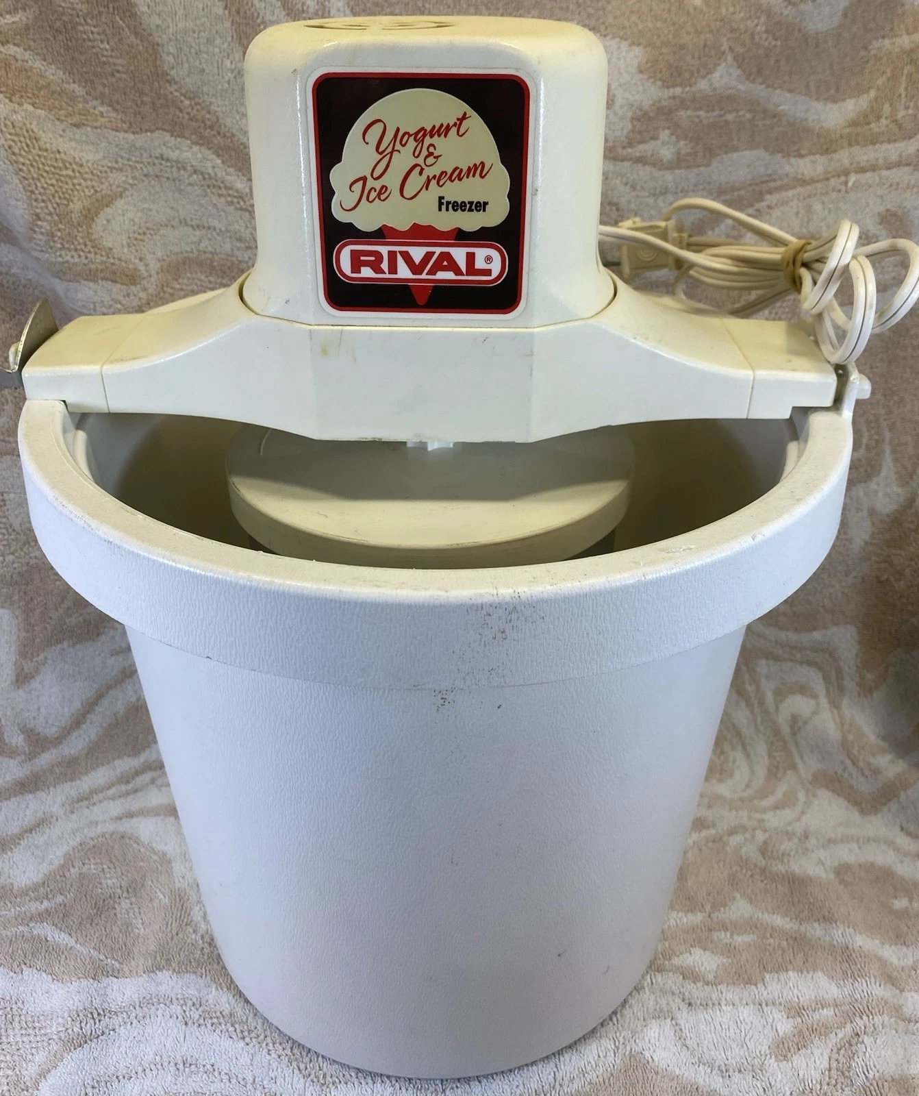 Rival 8401 4 Quart Ice cream & Yogurt Freezer / Maker Works Fine / Clean USA
