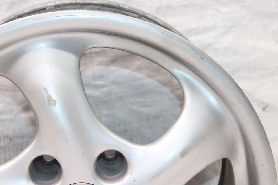 2002 PORSCHE BOXSTER 986 CONV #401 REAR 17x8.5 WHEEL RIM 5 SPOKE /b - Image 4 of 4