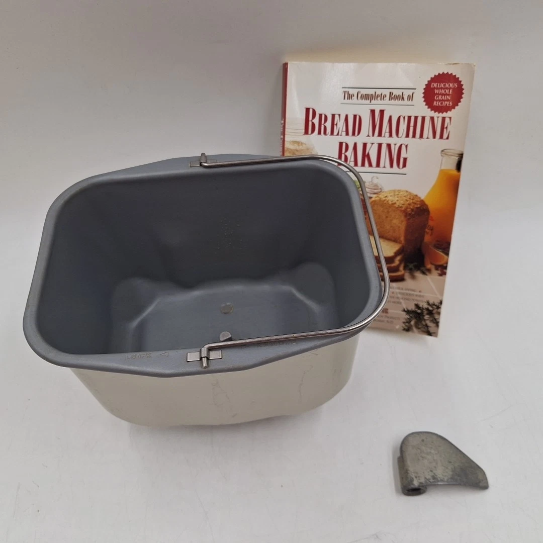 Breadman Plus Model TR-700 TR-600 Replacement Pan Kneading Paddle W/Baking Book