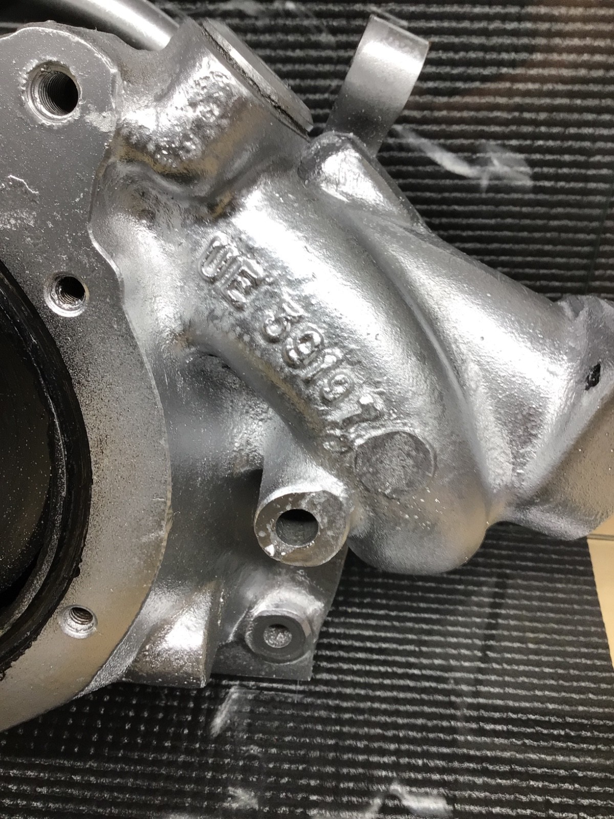 1966 - 1980 Rolls Royce Silver Shadow Silver Wraith II Water Pump Housing Unit.
