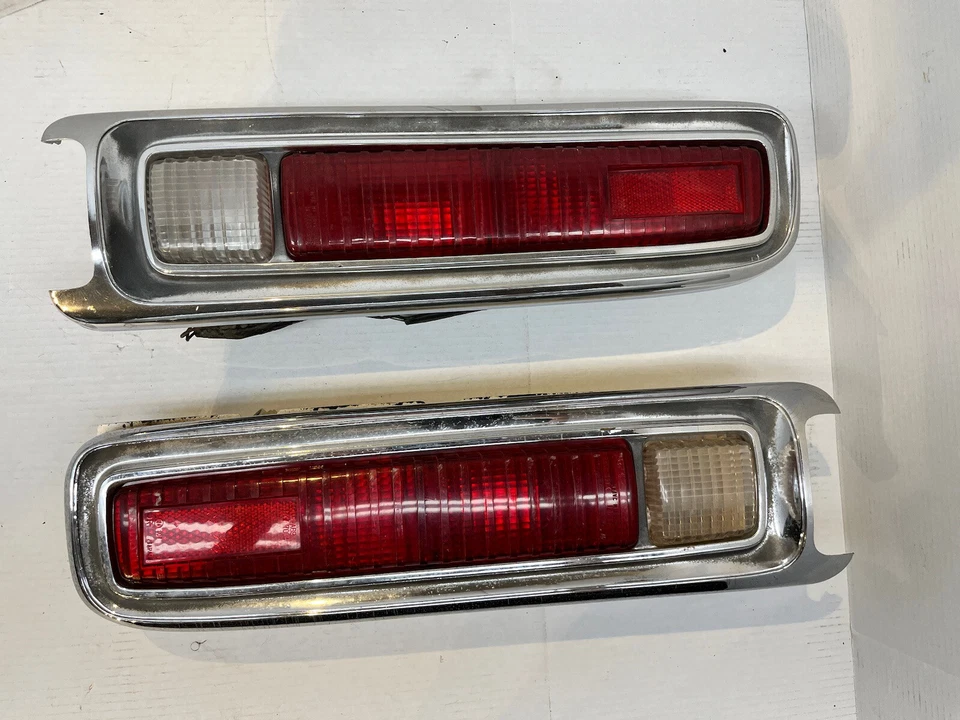 Par de luces traseras laterales izquierda y derecha Bluebird Datsun 610 sedán 1973 1974 1975 1976 Foto 3 de 4