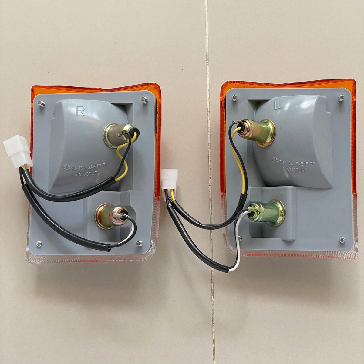 80-89 for Toyota Land Cruiser J60 FJ60 HJ60 BJ60 front corner turn