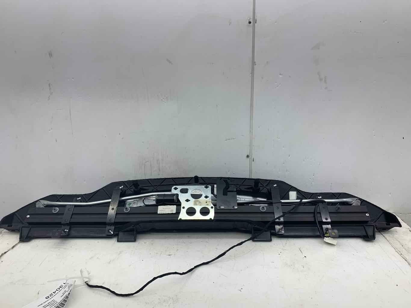 2014-2019 MASERATI QUATTROPORTE M156 REAR SUNSHADE W/ 3RD BRAKE LIGHT 670013815