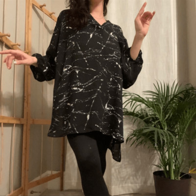 Boutique- Plus Size Black and White Marble Vein Paint Splatter Look Blouse, 2X