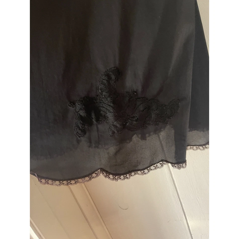 Muñeca bebé Vanity Fair vintage negra satinada vestido sin mangas marrón chocolate ribete de encaje Foto 3 de 4