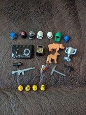 LEGO lot of minifigure heads  Accessories 21 Pieces Trophy, Helmets, Animals