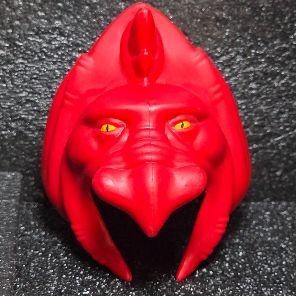 The iconic Battle Cat helmet and red mask from the original 1982 MOTU line — a singular, displayable piece of 80s toy history, not a jumbled lot.