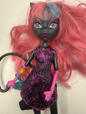 Monster High Catty Noir Doll G1 2011 Pink Hair Black Werecat Dress Silver Boots