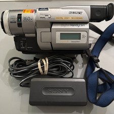 Sony DCR-TRV103 Digital8 Hi8 8mm Video8 Camcorder NTSC With AC Adaptor