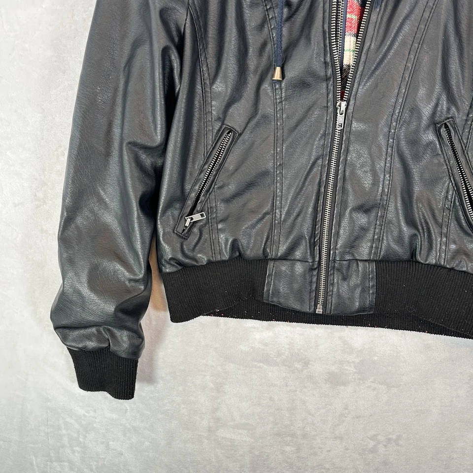 Chaqueta Charlotte Russe para mujer grande negra imitación cuero con capucha forrada a cuadros Y2K Foto 4 de 4