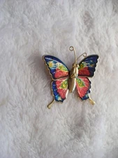 VI- BUTTERFLY COLORFUL PIN BACK   #47357 (METAL)
