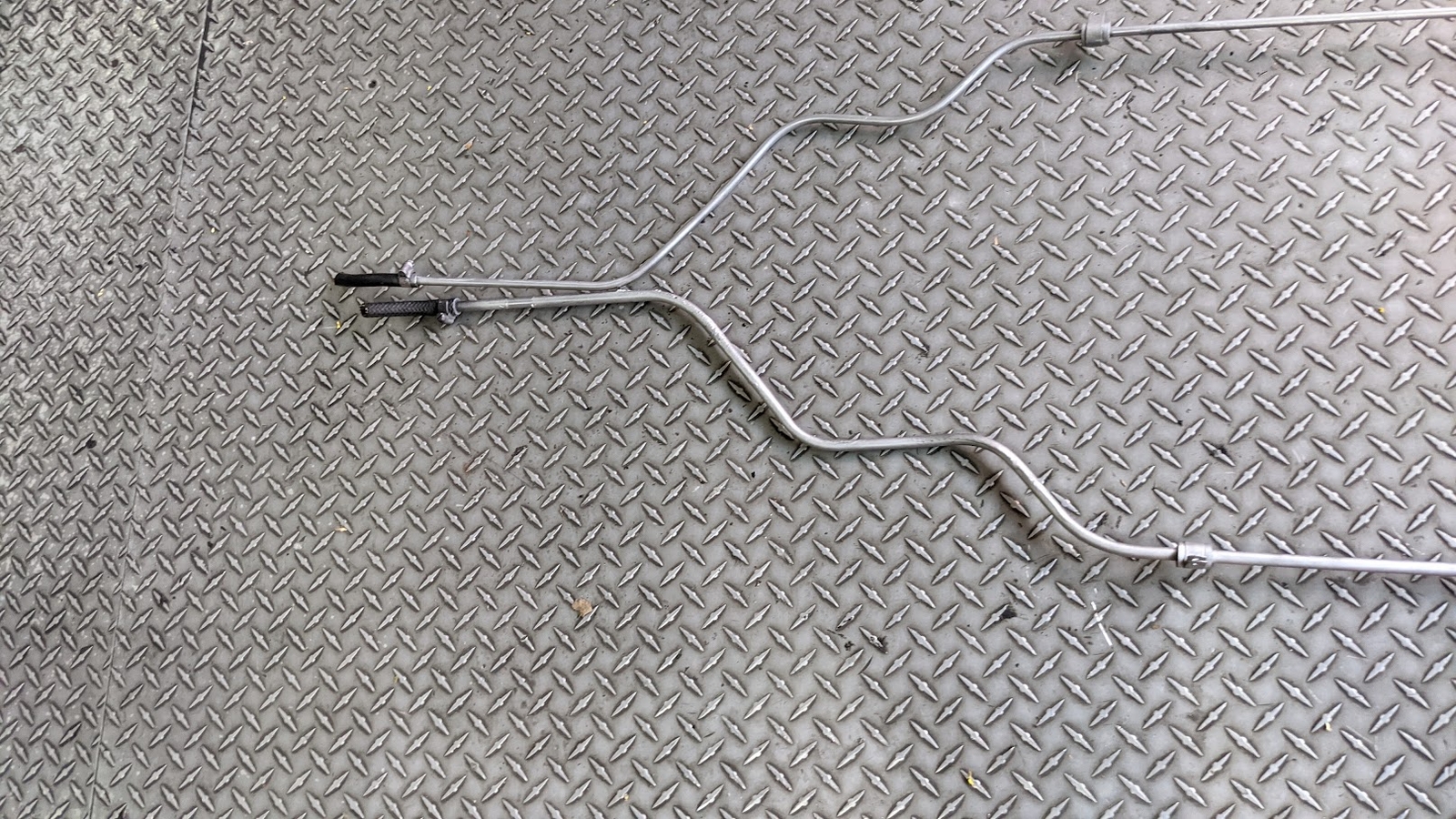 65 - 80 ROLLS ROYCE SILVER SHADOW FUEL FEED AND RETURN PIPE SET REAR SECTION ...