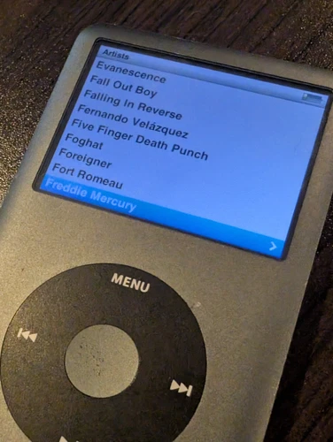 iPod CLASSIC 160 GB (Late 2008/7th Gen) MB562LL - USED & FACTORY RESET - Picture 7 of 8