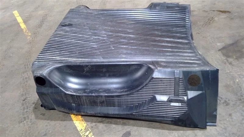 RAM 1500 2017-2022, revestimiento bajo riel 82214977AC Foto 3 de 4