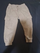 H  M 4T boys Sweatpants , Joggers Grey Pockets. Cozy