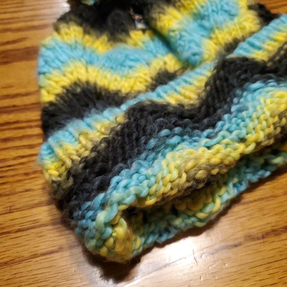 Burton Sombrero Tejido Mujer Nieve Invierno Gorro Pom Pom Azul Amarillo Negro” Foto 2 de 4