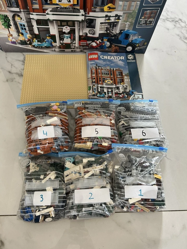 LEGO Modular Buildings 10264 Corner Garage, photo 4 of 5
