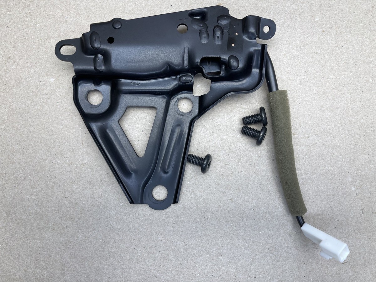 10-15 Lexus IS250C IS350C CONVERTIBLE REMOVABLE ROOF RIGHT CATCH OEM 63270-53010