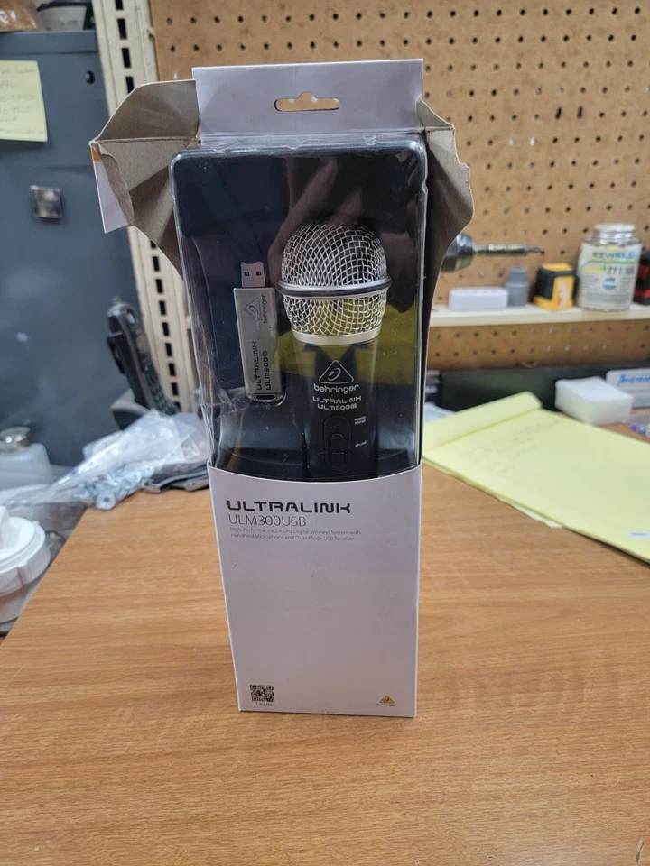 Behringer ULTRALINK ULM300USB High-Performance 2.4 GHz Digital Wireless System - Image 2 of 4