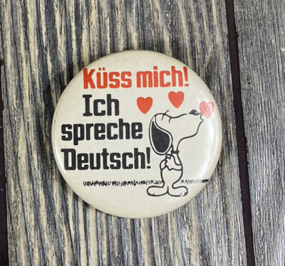 Vintage 2 1/4  Kuss Mich! Ich Spreche Deutsch Pin