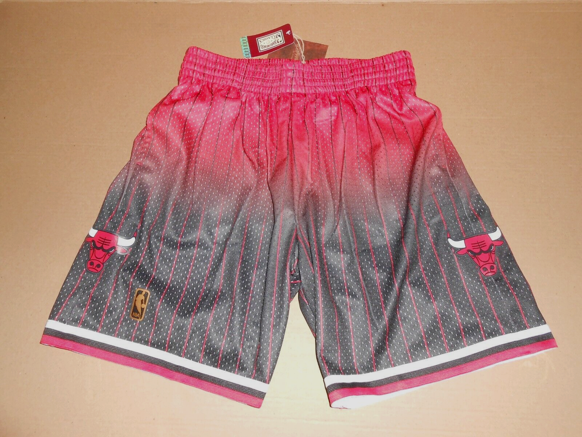 Mitchell &Ness ブルズ　L New MITCHELL & NESS Bulls Swingman Fadeaway Bball Shorts Mens Sz L