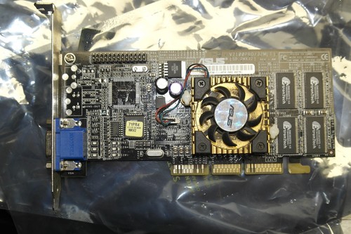 ASUS AGP-V7100PRO/32 Nvidia GeForce 2 MX400 32 MB Video VGA AGP Karte SCHWARZ