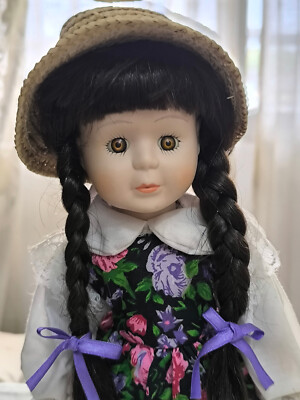 Muñeca de porcelana vintage