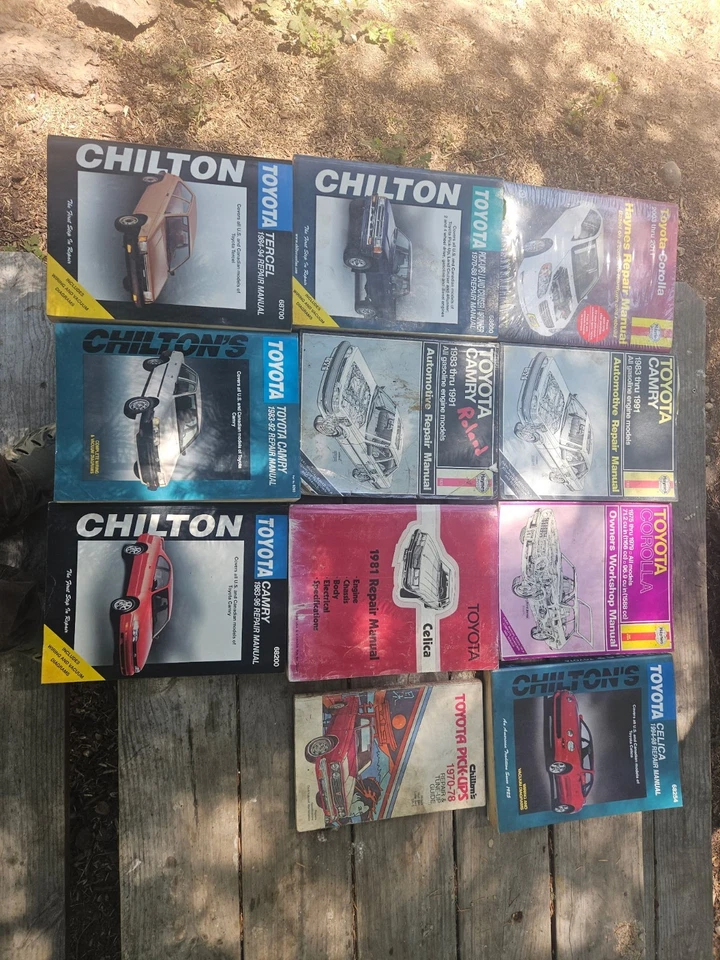 Lote de 11 manuales de reparación Toyota Chiltons Foto 2 de 2