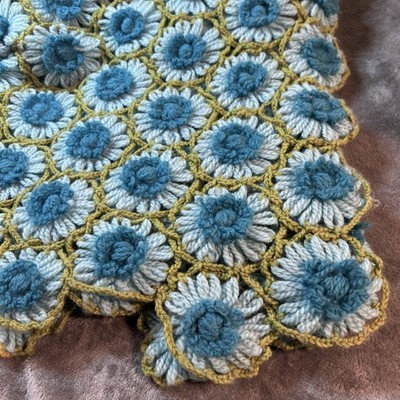 Vtg 70s Daisy Crochet Afghan 3D Granny Flower Throw Blanket 65  By 55  Handmade