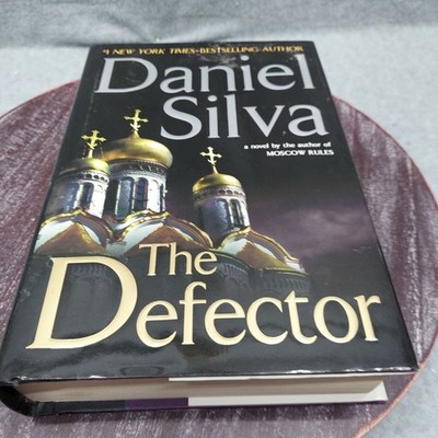 Daniel Silva ''The Defector'' Hardcover Book Dust Jacket e