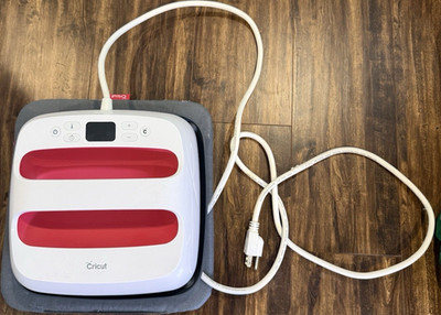 Cricut EasyPress 2 Heat Press Digital Display w/ Mat & Power Cord